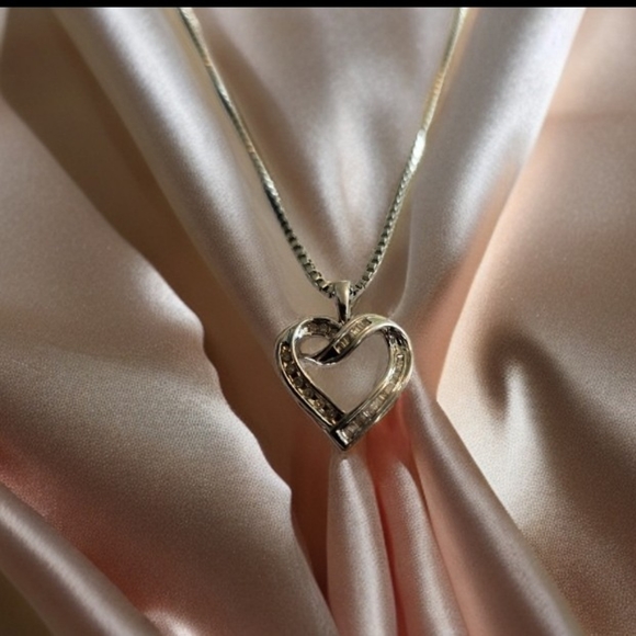 Silver Floating Heart Necklace - Picture 3 of 6